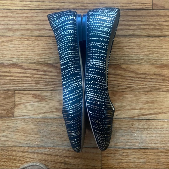 Trotter’s Signature Ballet Flat Black with Gold Accent Size 7.5W. - Picture 2 of 6